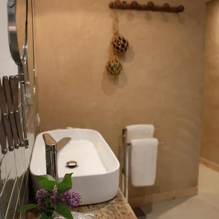 La Demeure Des Maitres Bed & Breakfast 3*
