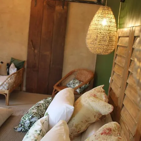La Demeure Des Maitres Bed & Breakfast 3*