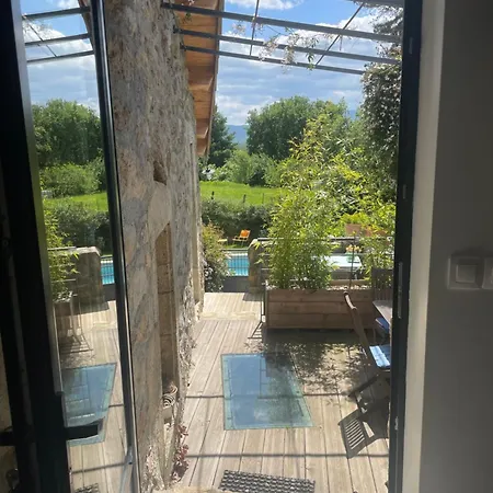 La Demeure Des Maitres Bed & Breakfast