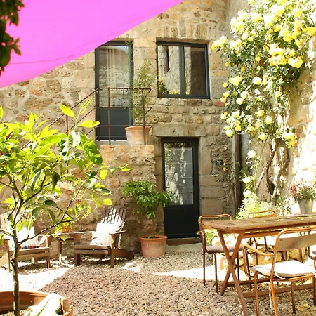 La Demeure Des Maitres Bed & Breakfast