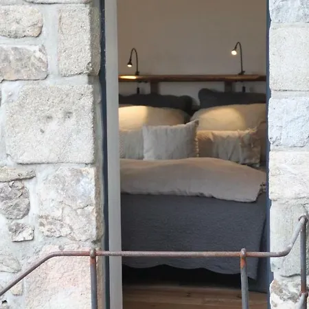 La Demeure Des Maitres Bed & Breakfast