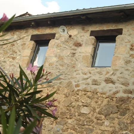 La Demeure Des Maitres Bed & Breakfast