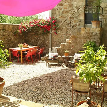La Demeure Des Maitres Bed & Breakfast